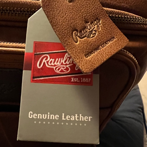 Rawlings Genuine Leather Travel Bag in Rich Brown - Picture 9 of 10